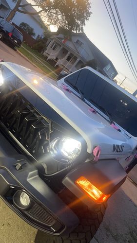 Customer photo review of Shark Grille - Glossy Black for 18-23 Jeep Wrangler JL & Gladiator JT