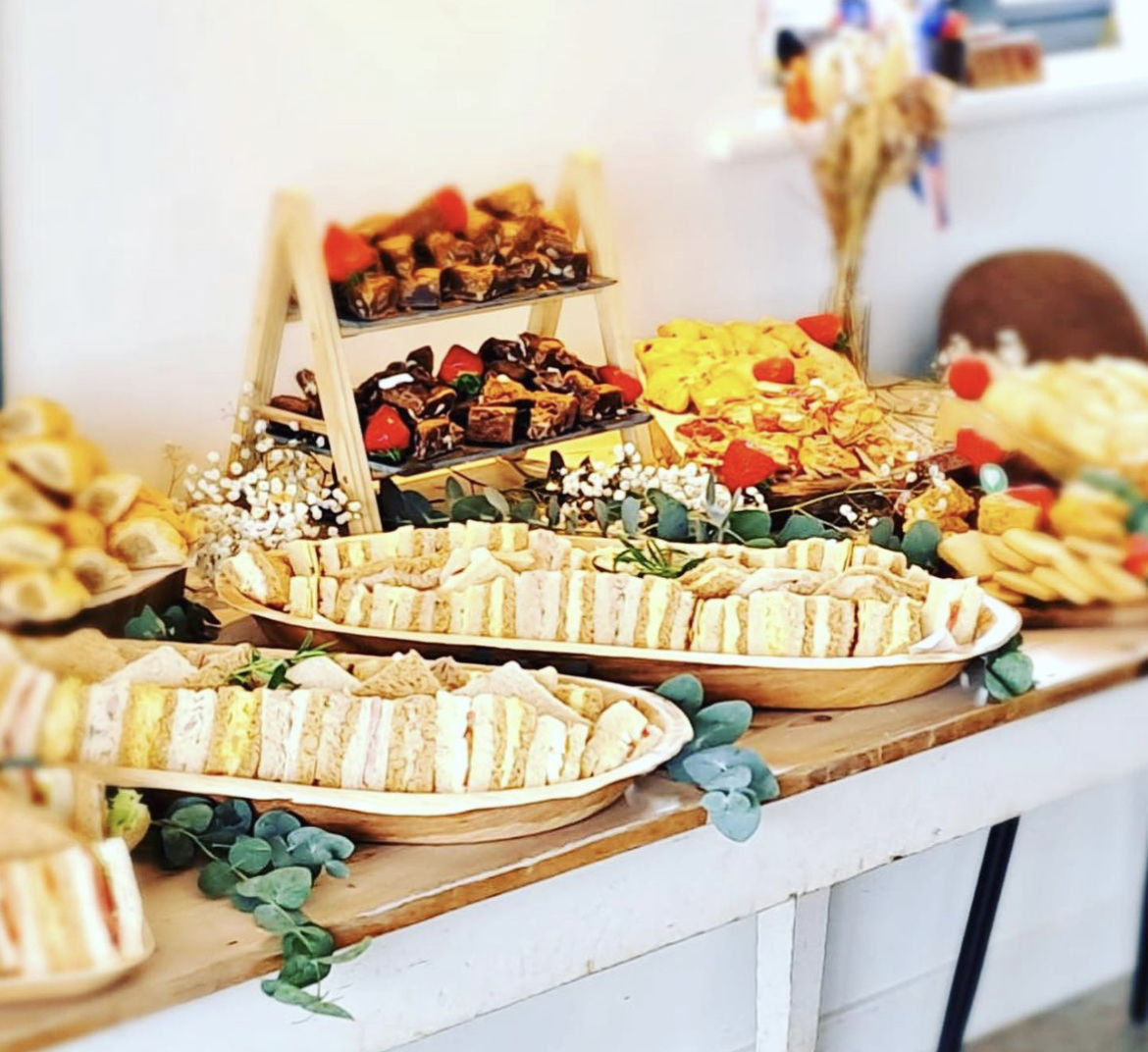 Customer photo review of Extra Large 22" x 12" Oval Disposable Palm Leaf Wooden Platter Tray