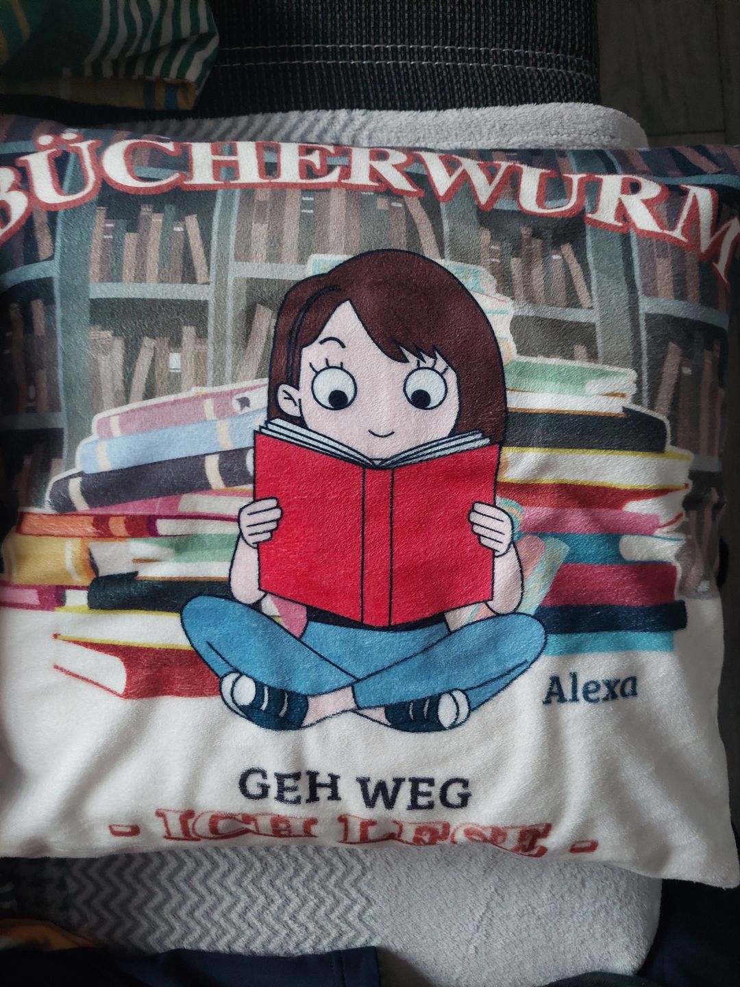 Customer photo review of Bücherwurm - Freunde-Kissen