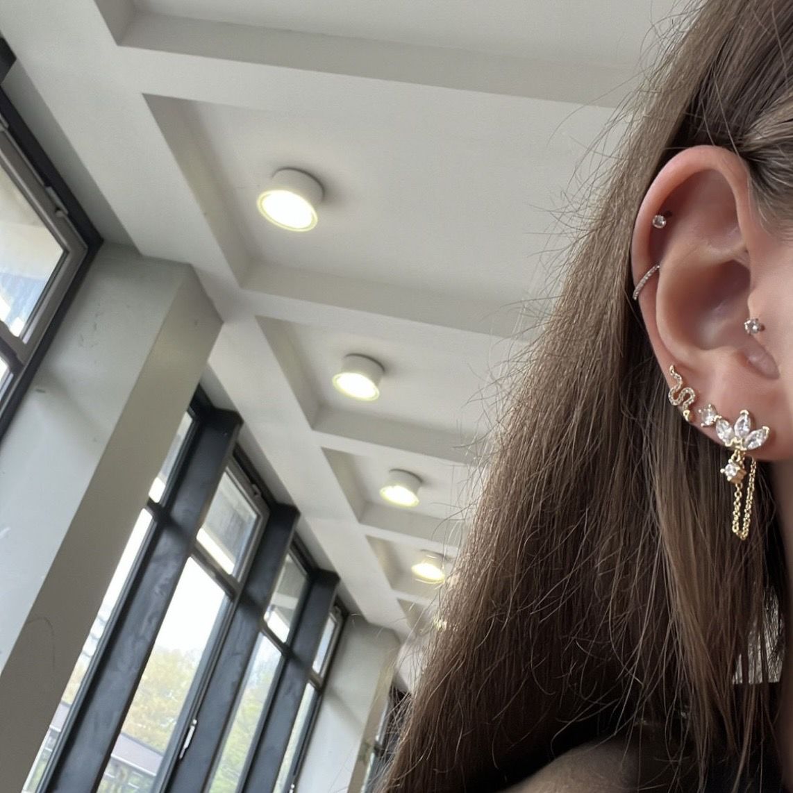 Customer photo review of Limitless Sky Lotus Ohrstecker 14K Vergoldet