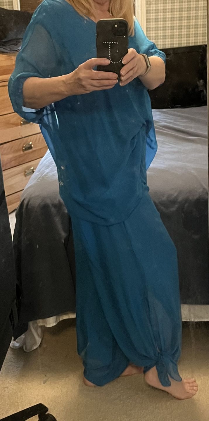 Customer photo review of Millie Silk Pants (Royal)