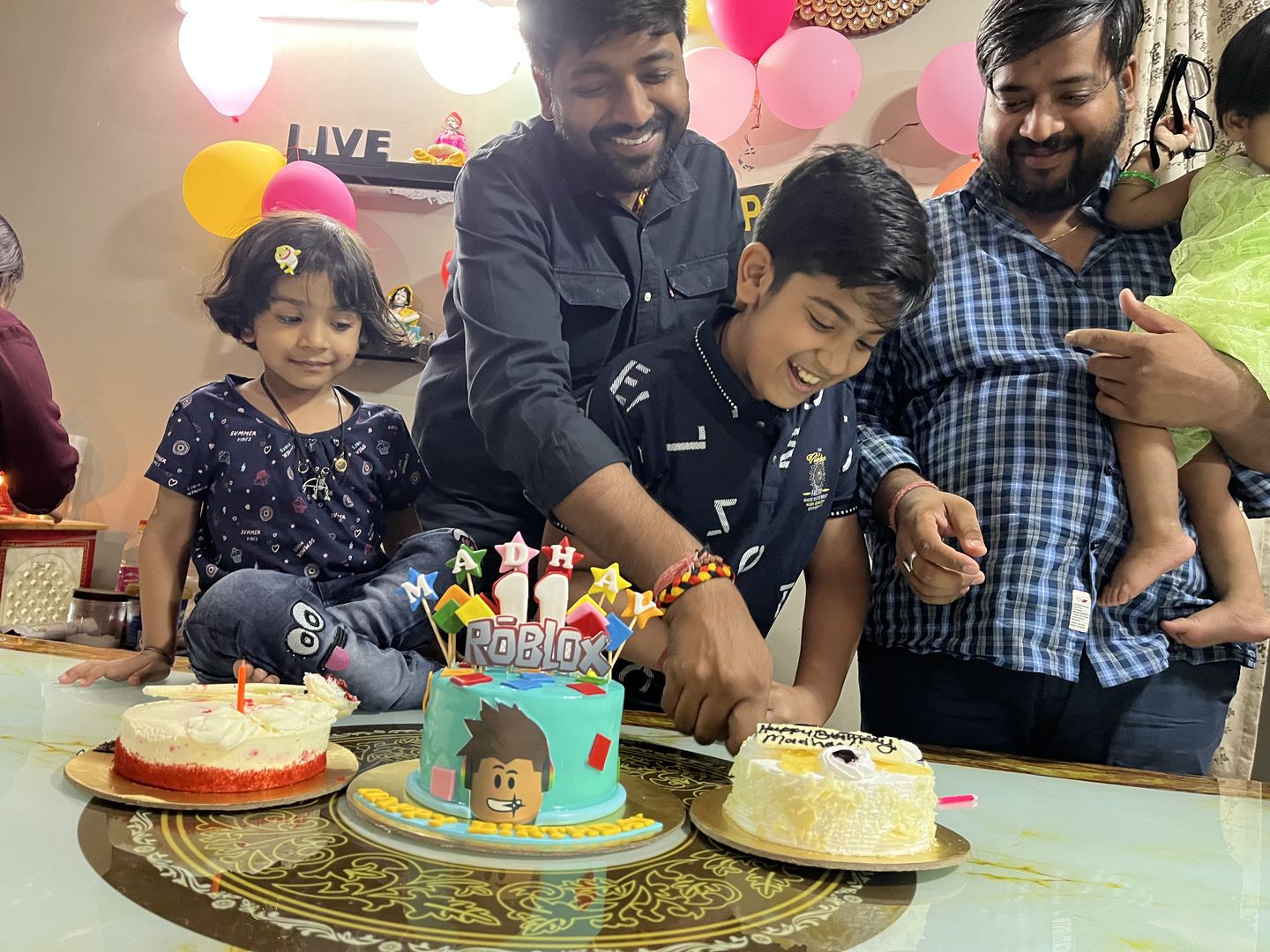 Customer photo review of Roblox Blocks Cake