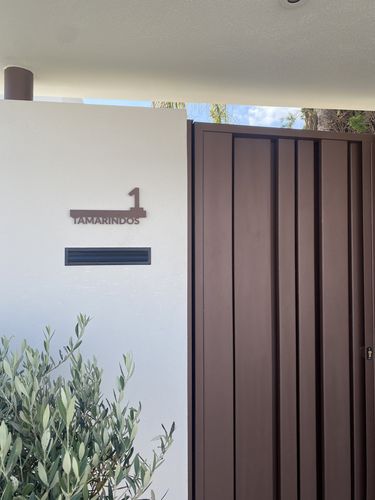 Customer photo review of Numero civico sagomato modello Line 01 Acrilico