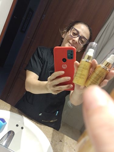 Customer photo review of KIT SERUMS FACIAL DIA Y NOCHE  CON CÉLULAS MADRE, COLÁGENO Y ÁCIDO HIALURÓNICO OFERTA ESPECIAL BLACK DAYS