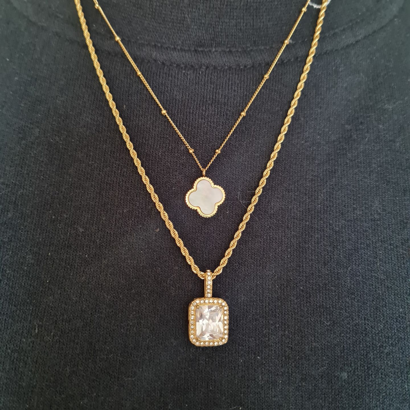 Customer photo review of Perlmutt Lucky Leaf Kette 14K Vergoldet