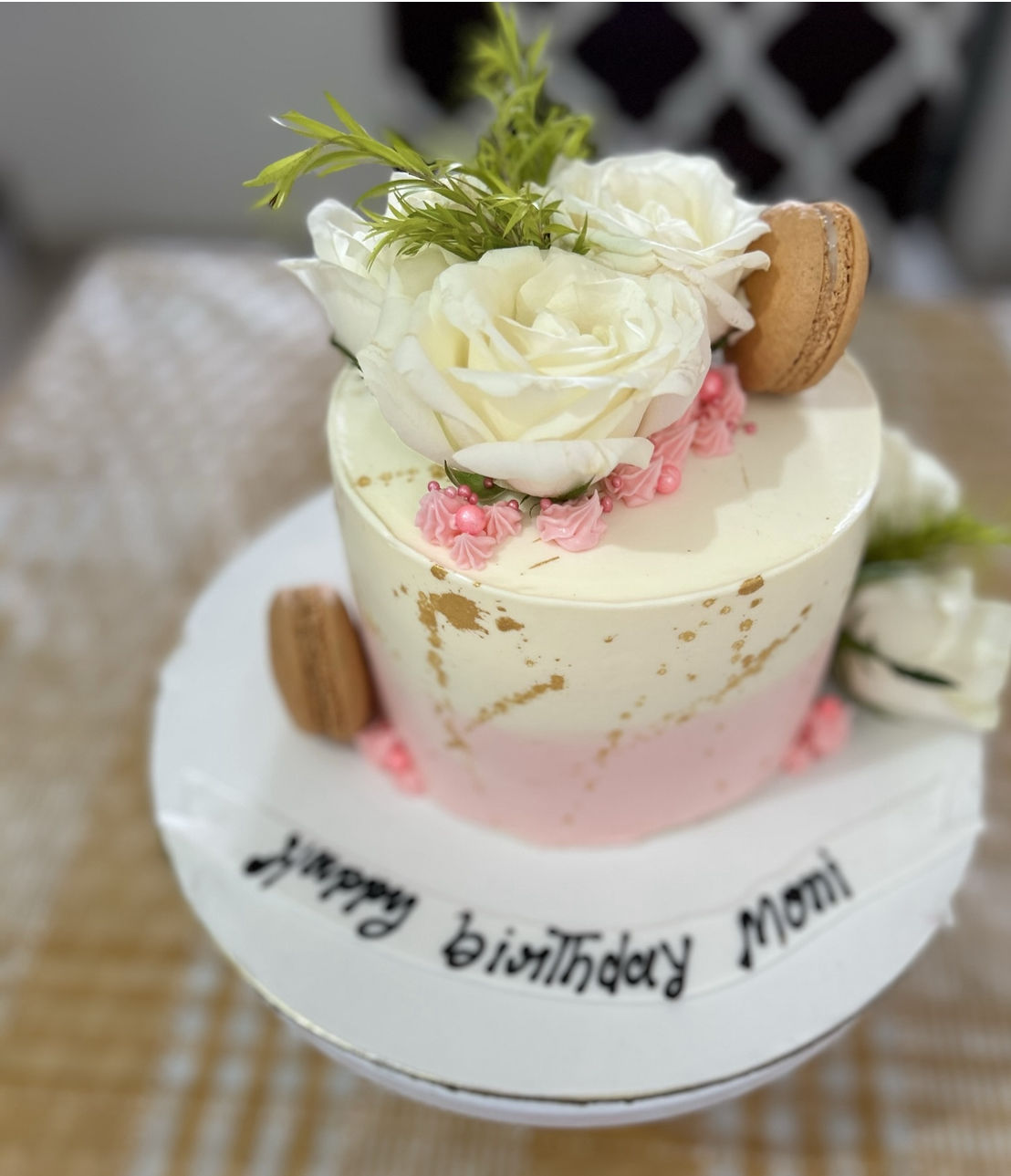 Customer photo review of Macaron Splash Cake