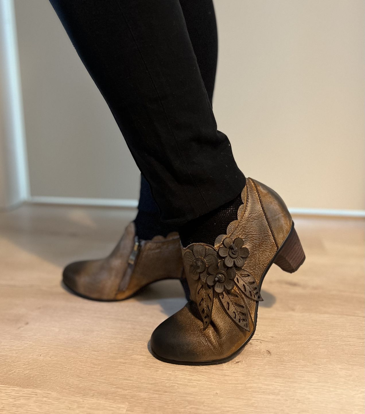 Customer photo review of Retro Handmade Floral Leather Low-Heel Pumps