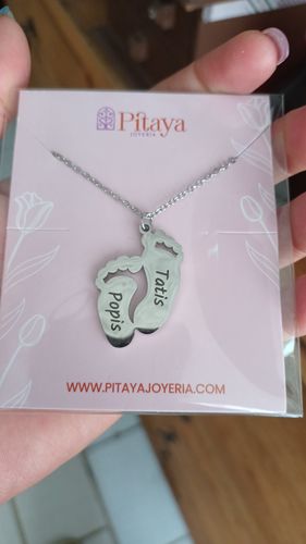 Customer photo review of Collar Personalizado Piecitos