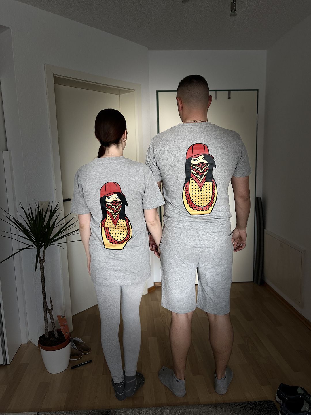 Customer photo review of Matryoshka Damen Oversized T-Shirt grau by SAEBIS®