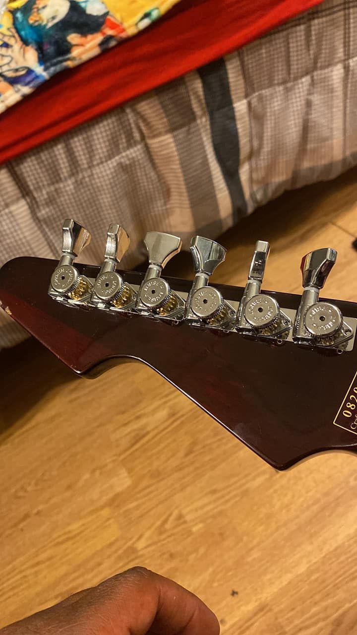 Customer photo review of Guitar Tuner Upgrade Kit for 6 Inline Headstocks (10mm Post Hole)