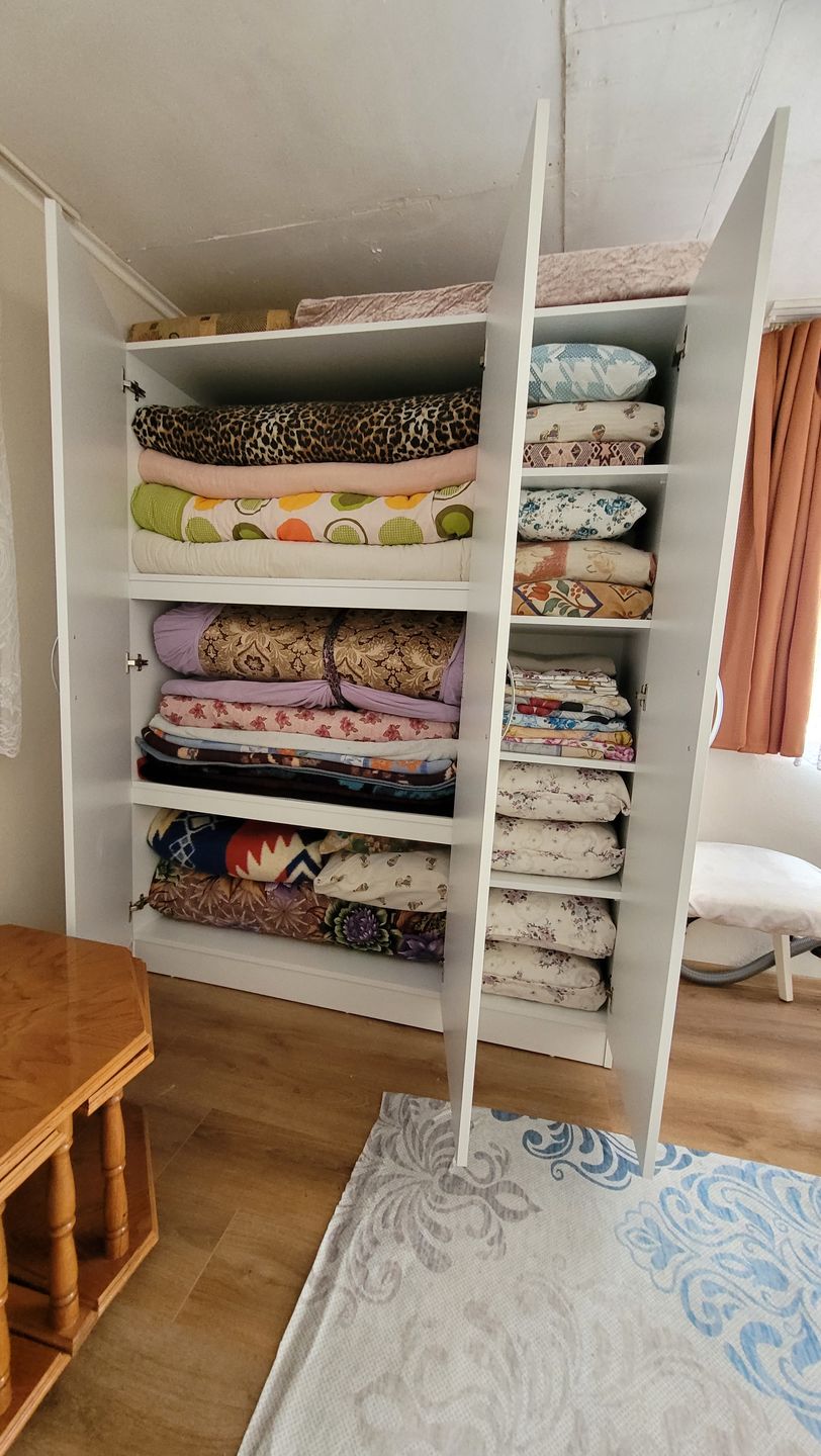 Customer photo review of Rani BA105 Yüklük 3 Kapaklı 8 Raflı Yatak Yorgan Yastık Saklama Dolabı Beyaz