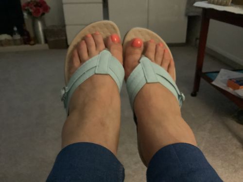 Customer photo review of Simple PU Flip Flops