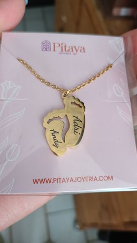 Customer photo review of Collar Personalizado Piecitos