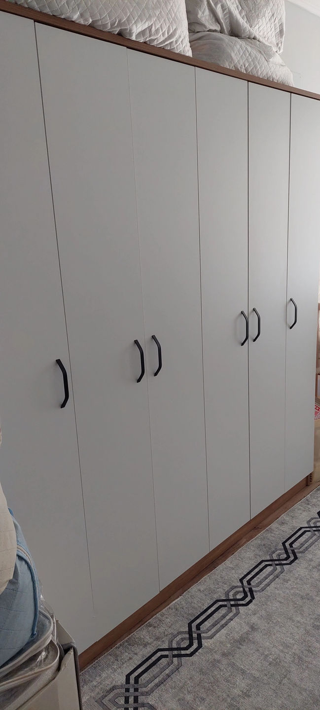 Customer photo review of Rani BA114 Geniş Gardırop Elbise Dolabı 6 Kapaklı 16 Raflı 2 Askılı Sepet Ceviz - Beyaz