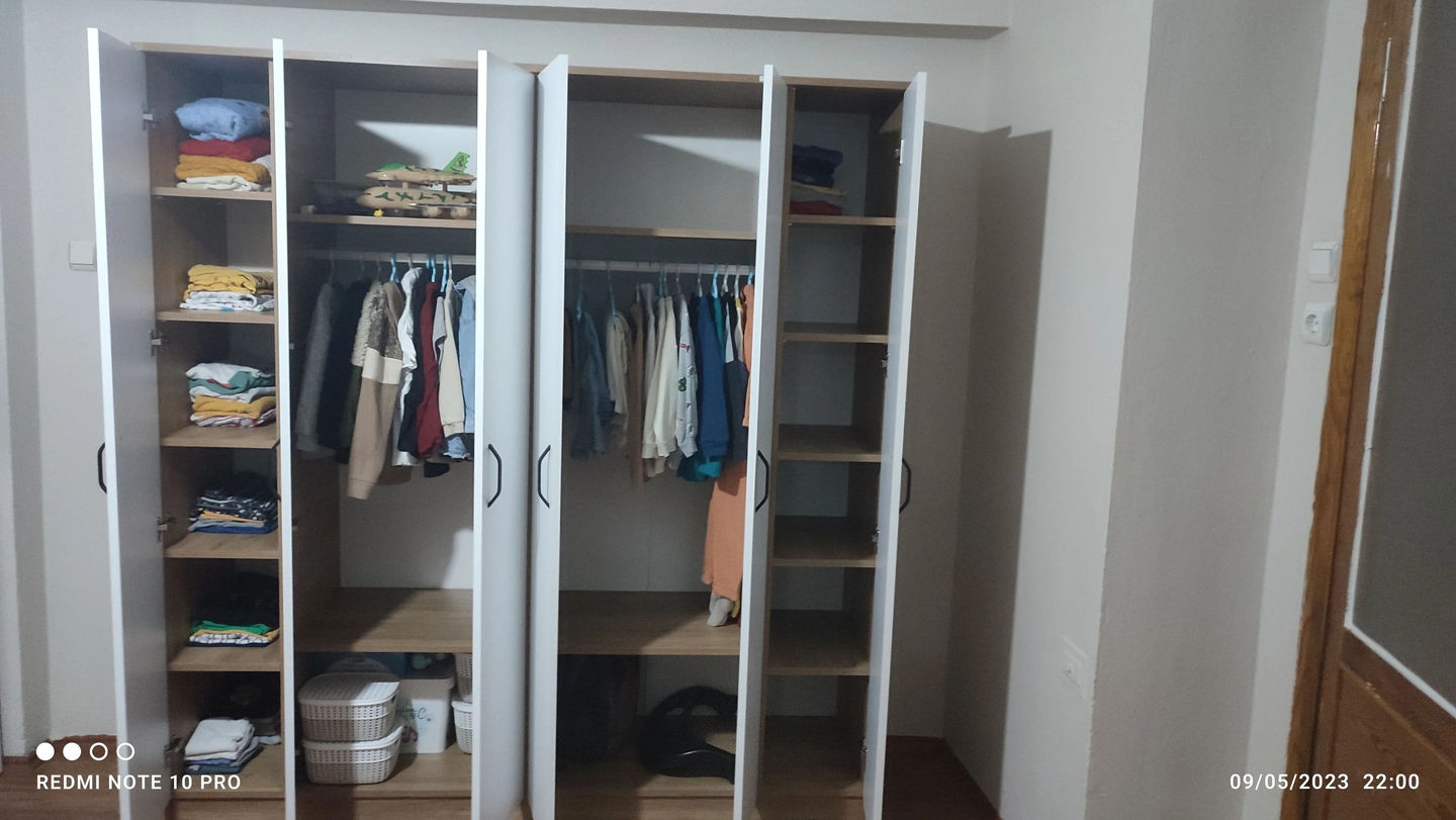 Customer photo review of Rani BA114 Geniş Gardırop Elbise Dolabı 6 Kapaklı 16 Raflı 2 Askılı Sepet Ceviz - Beyaz