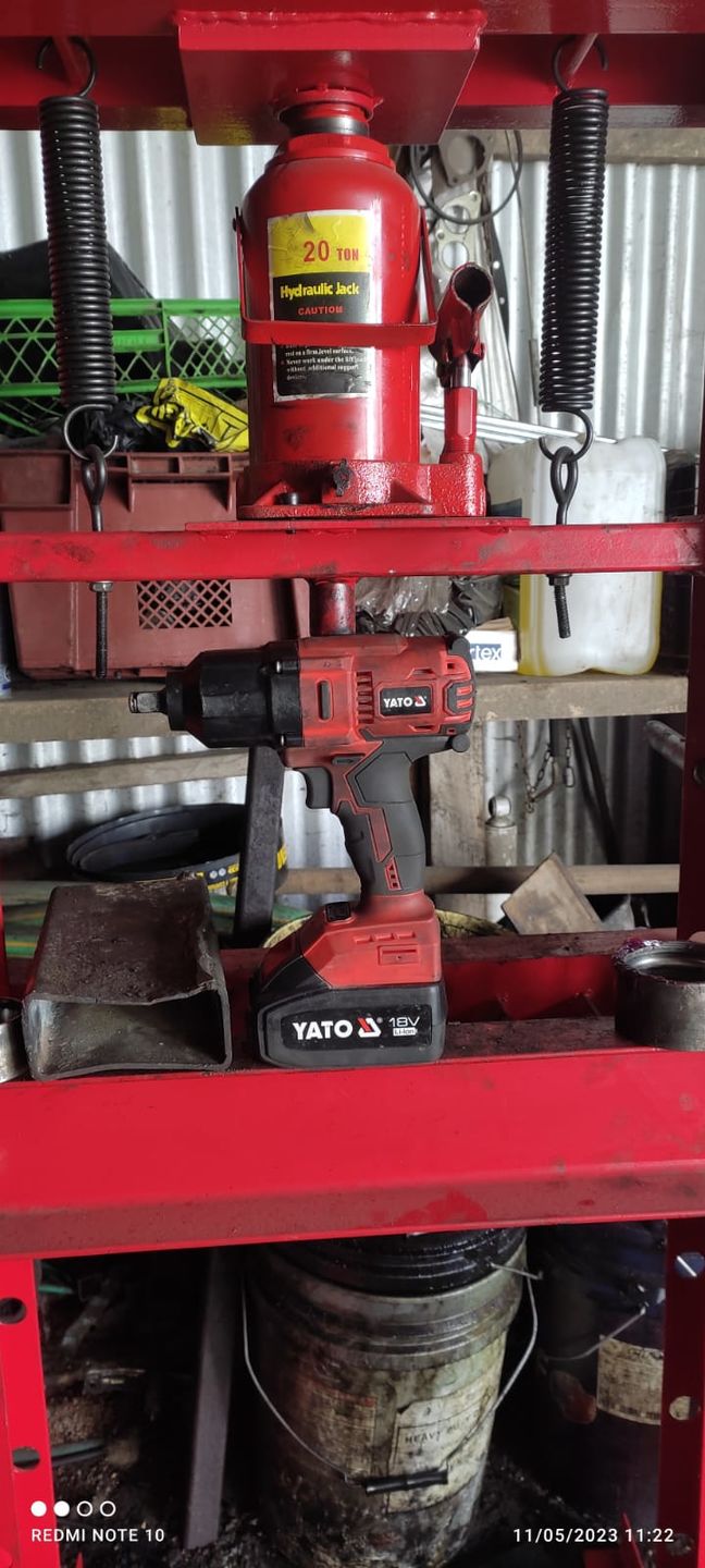 Customer photo review of Llave de Impacto Inalámbrica 700Nm - 18V 1/2"