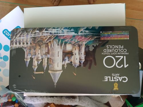 Customer photo review of 120 Pièces Crayons De Couleur Dans Un Étui À Étain D'affichage