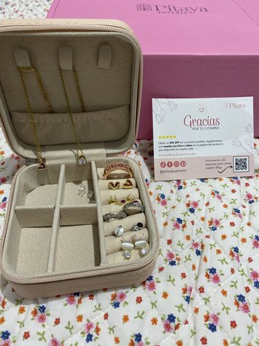 Customer photo review of Aretes Lovely