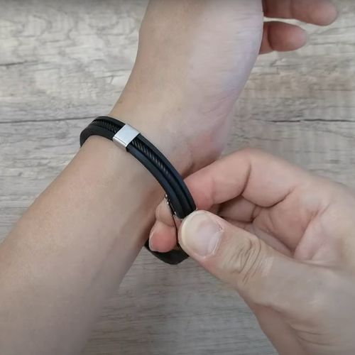 Customer photo review of Oveallgo™ Apus Ion Therapeutic Lympunclog Titanium Wristband