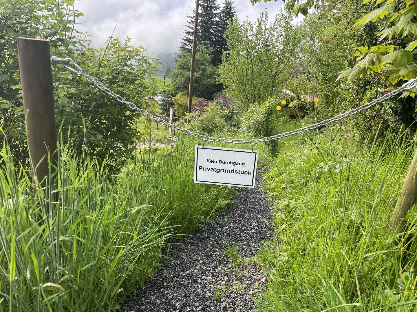 Customer photo review of Kein Durchgang Privatgrundstück Schild oder Aufkleber aus Alu-Verbund oder Selbstklebefolie mit UV-Schutz