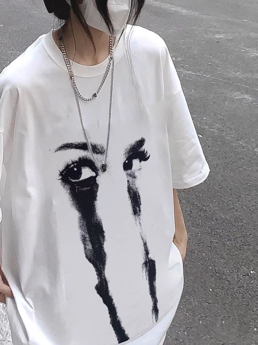 Customer photo review of Portrait Depiction Print Tee