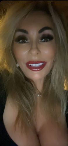 Customer photo review of 101 Box For The Ultimate Transformation Makeup & Skincare Bundle
