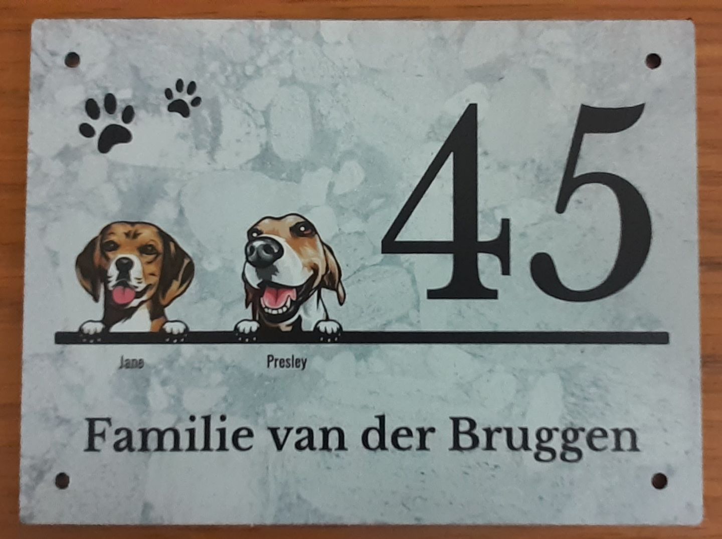 Customer photo review of Huisnummer met marmerlook - Gepersonaliseerd deurbordje