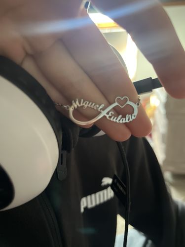 Customer photo review of Collier infini personnalisable prénoms et coeur en acier inoxydable