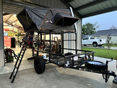 Customer photo review of Adventurer -ABS Fold Out Roof Top Tent
