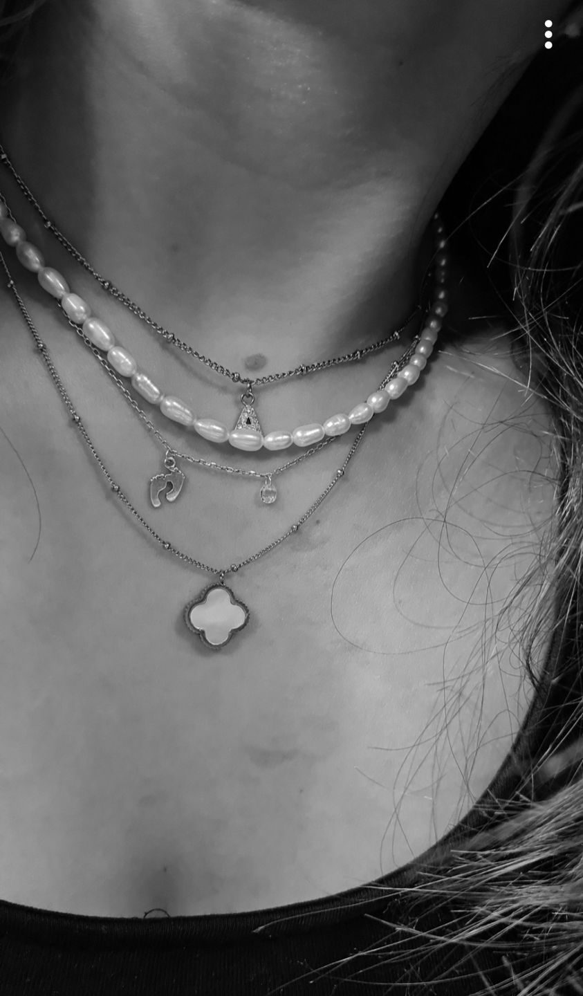Customer photo review of Perlmutt Lucky Leaf Kette 14K Vergoldet