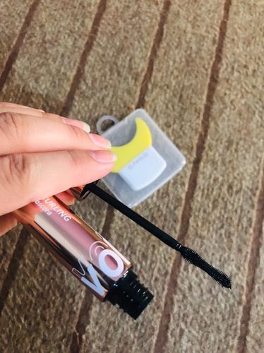 Customer photo review of O.TWO.O WATERPROOF VOLUME CURLING MASCARA