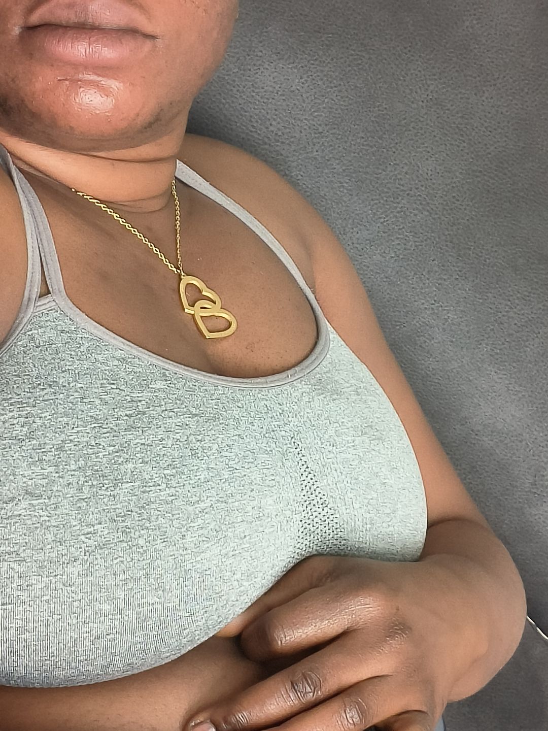 Customer photo review of Collier Double Coeur Personnalisable Deux Prénoms