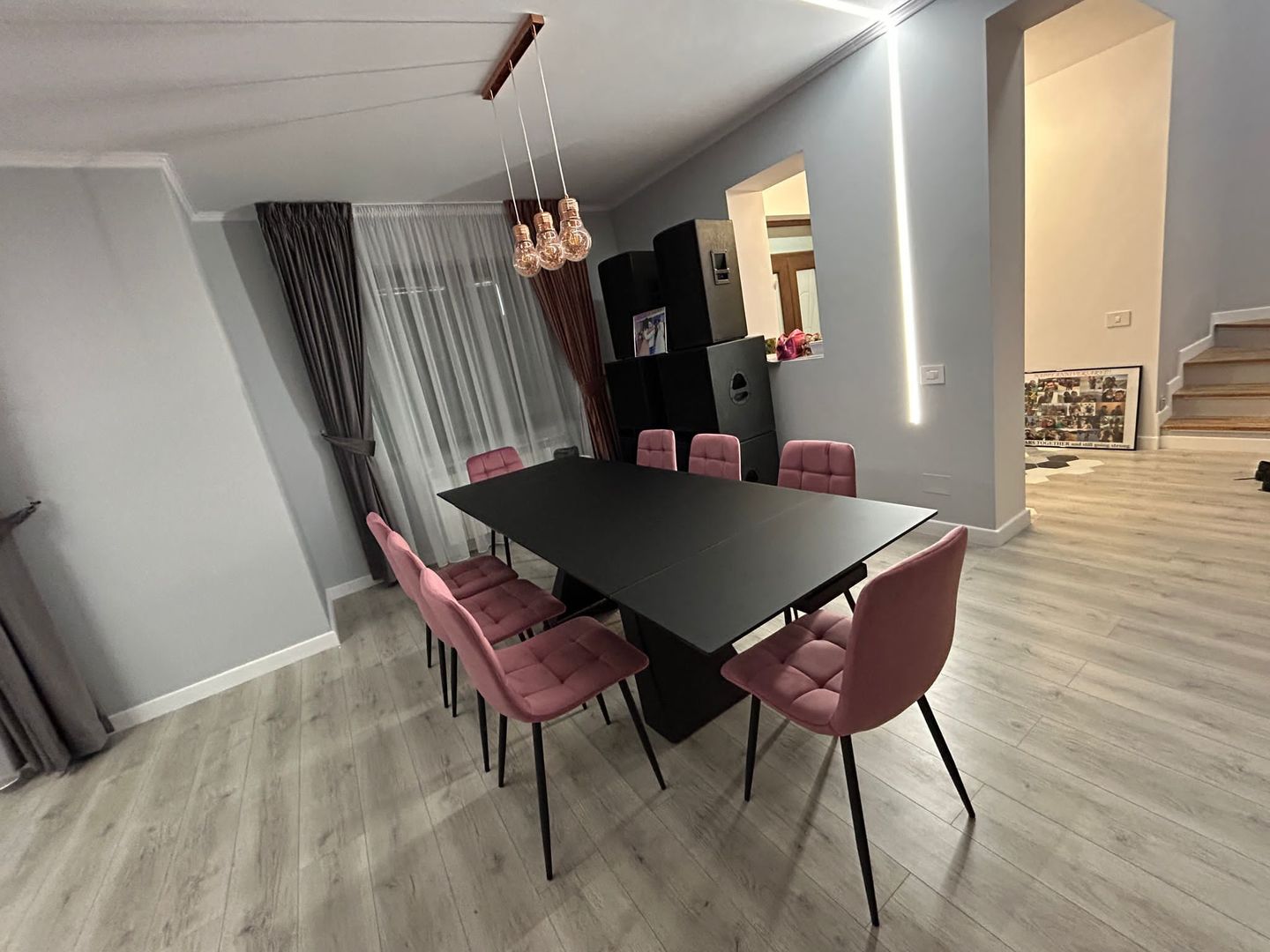 Customer photo review of Masa extensibila SALVADORE, negru mat, metal/sticla securizata, 160/240x90x76 cm
