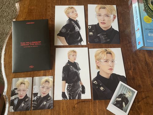 Customer photo review of ATEEZ WORLD TOUR [THE FELLOWSHIP : BREAK THE WALL] ANCHOR IN SEOUL Merch