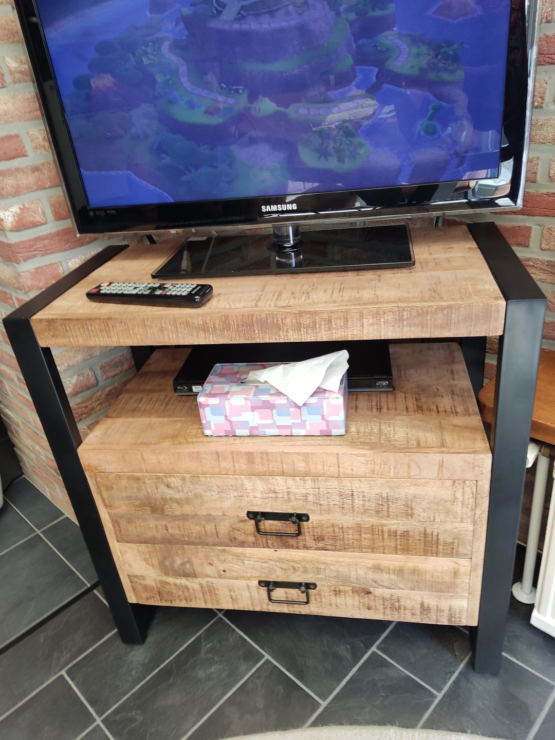 Customer photo review of Sidetable / Dressoir Kastje 2 lades Industrieel Design | Mangohout en Staal | 80x40x80cm