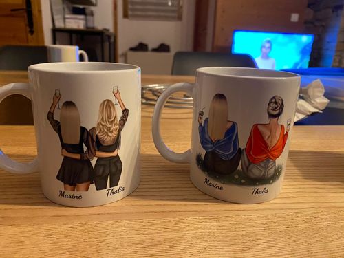 Customer photo review of Filles assises - Mug personnalisé