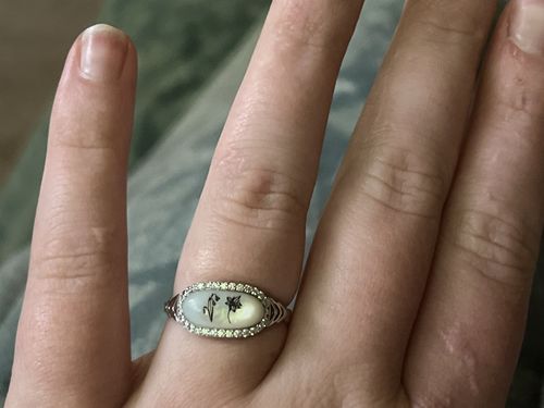 Customer photo review of Family Wildflowers Garden Engraved Birth Flowers Shell Ring