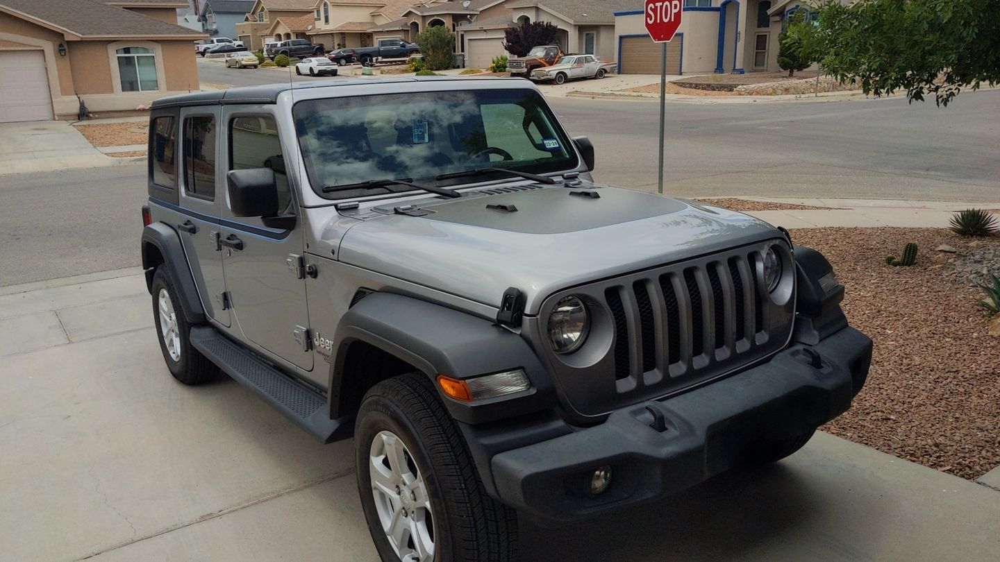 Customer photo review of Black on Black Topo Map Hood Graphic for Wrangler JL and Gladiator JT