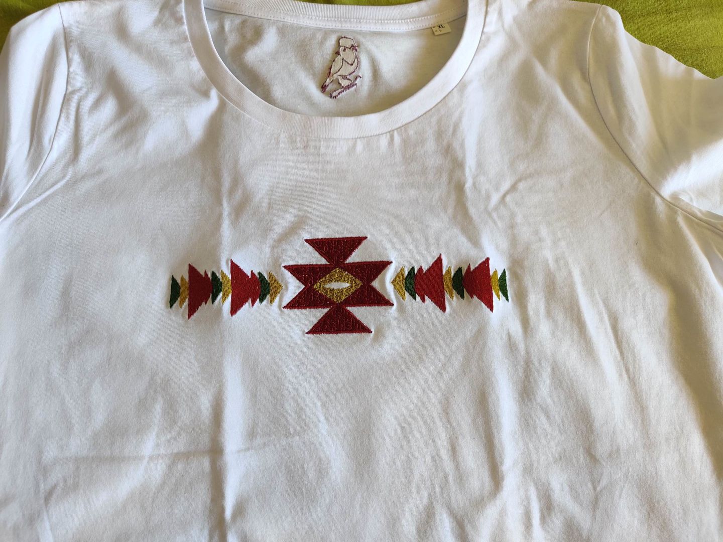 Customer photo review of Дамска вталена тениска бродирана с шевица "Канатица"