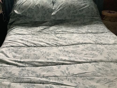 Customer photo review of Floral Dusty Blue 5-Piece Comforter Set (Queen / King Size)
