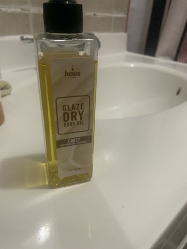 Customer photo review of CAKEY GLAZE DRY BODY OIL | BUTTERCREAM + MERINGUE