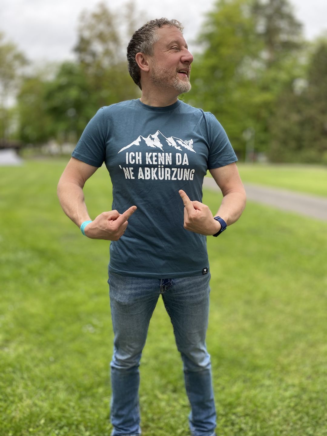 Customer photo review of Ich kenn da 'ne Abkürzung Mountainbike - Unisex Premium Organic Shirt