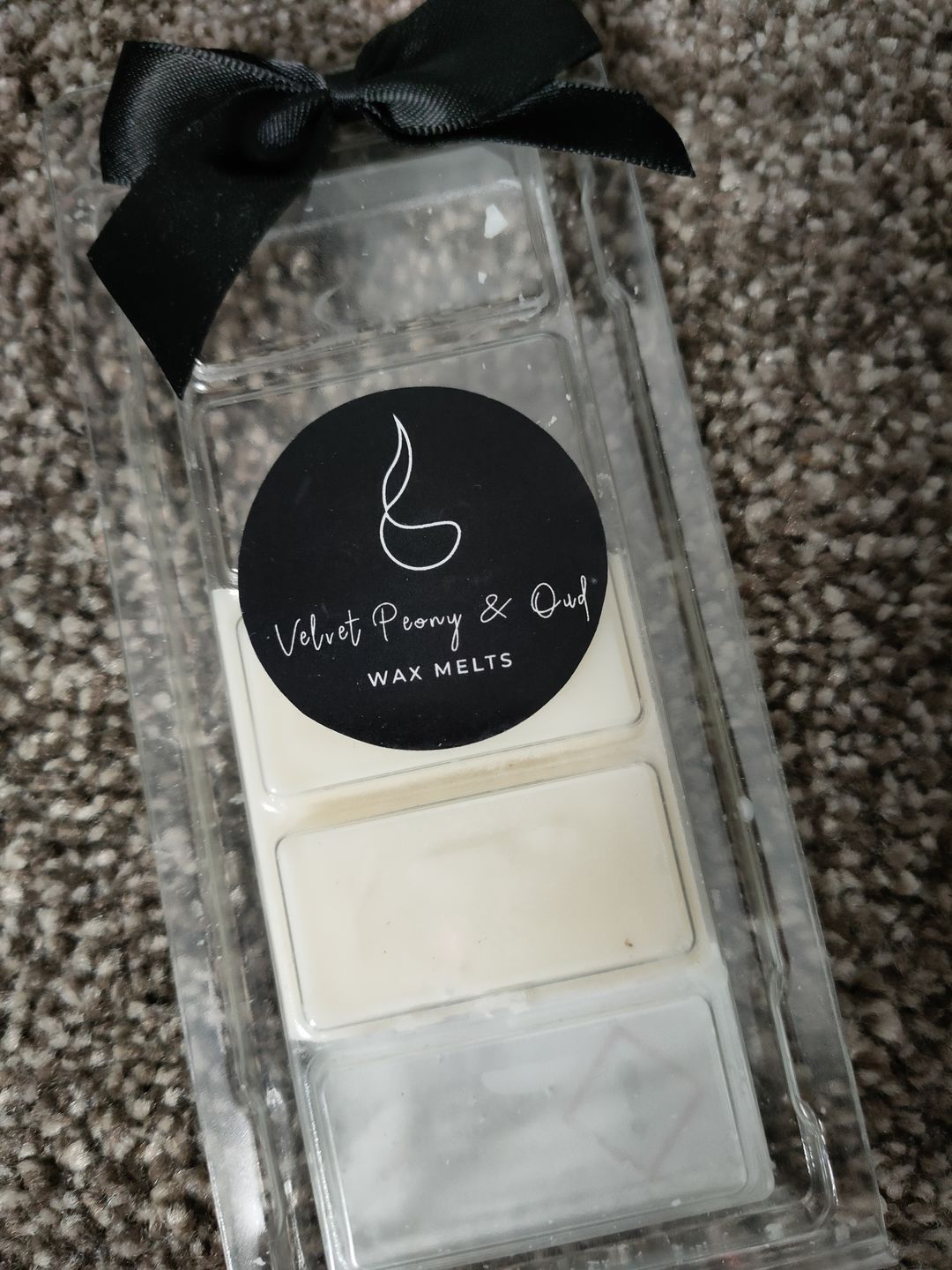 Customer photo review of Velvet Peony & Oud Wax Melts