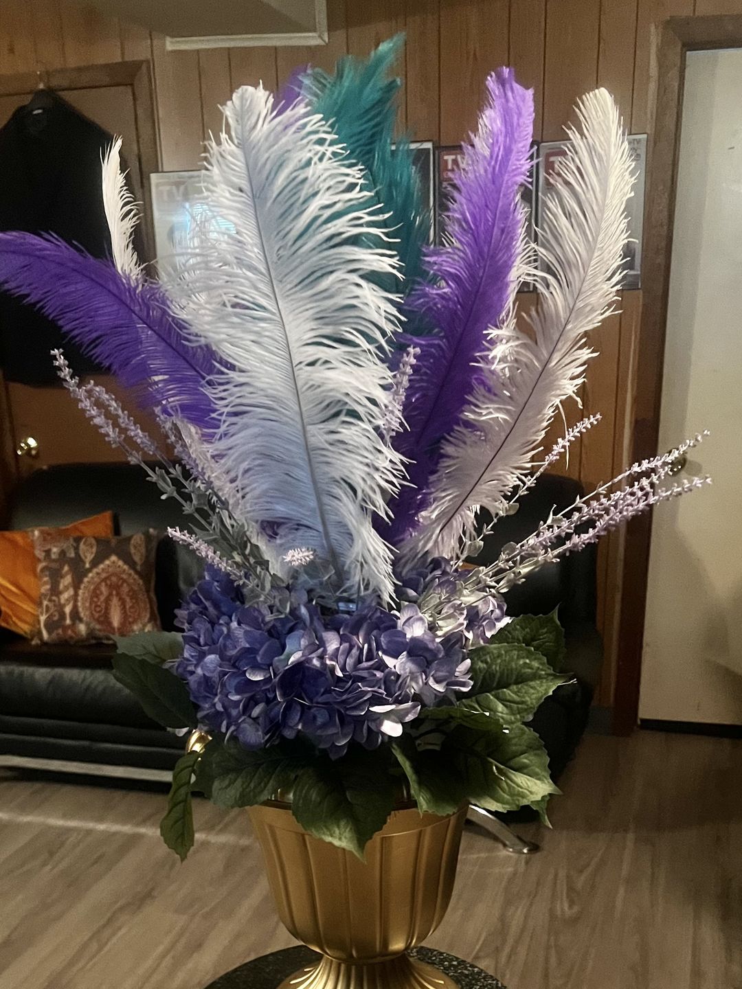 Customer photo review of Ostrich Feather Tail Plumes 17-20" (Purple)