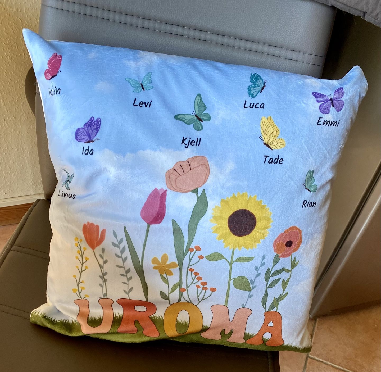 Customer photo review of Schmetterlingswiese - Personalisiertes Kissen