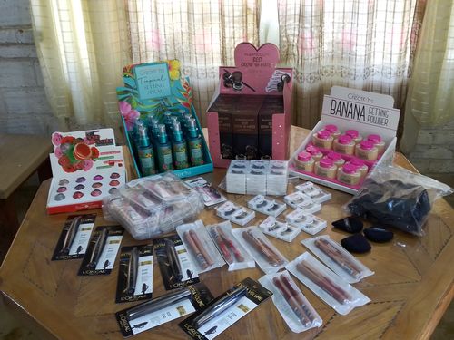 Customer photo review of Fijador de Maquillaje - Tropical Beauty Creations - Venta al por Mayor Display 12 Unidades (SPN07)