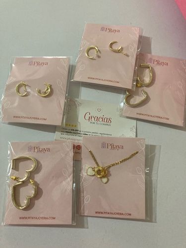 Customer photo review of Aretes Moon