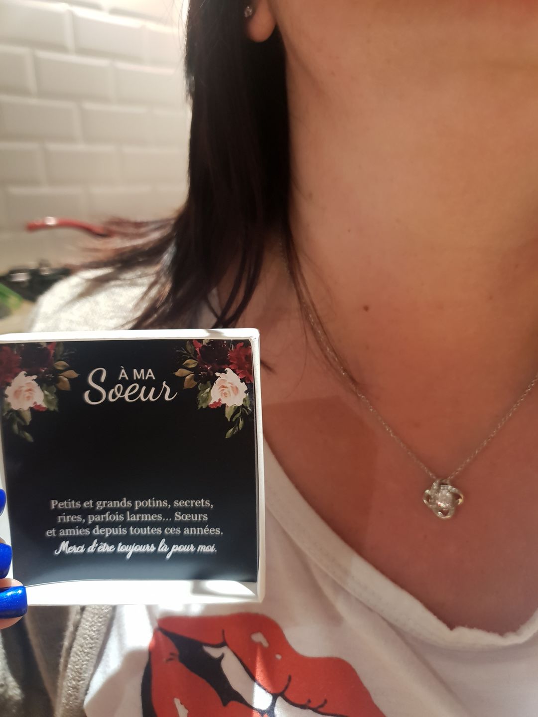 Customer photo review of ONELOVE • Collier Sœurs Noeud d'Amour