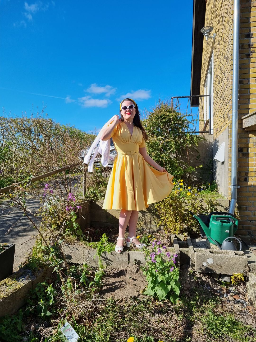 Customer photo review of Marilyn swingkjole med korte ærmer i lys gul