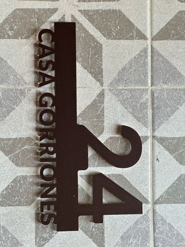 Customer photo review of Numero civico e testo sagomato modello Line 02 Acrilico